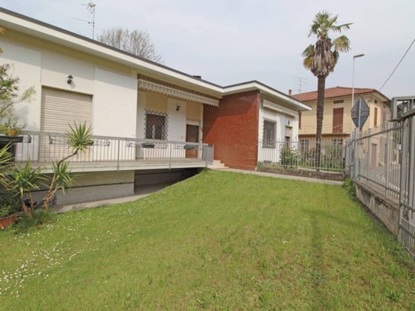 casa indipendente in vendita ad Ome