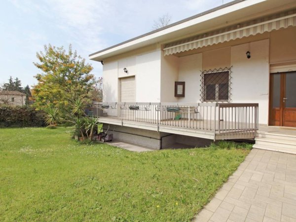 casa indipendente in vendita ad Ome