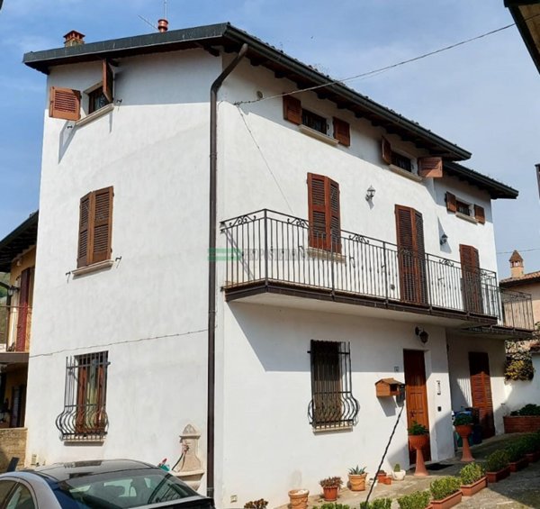 casa indipendente in vendita ad Ome