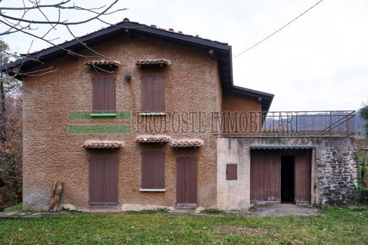 locale commerciale in vendita ad Ome