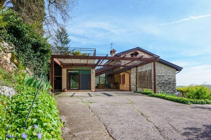 casa indipendente in vendita ad Ome