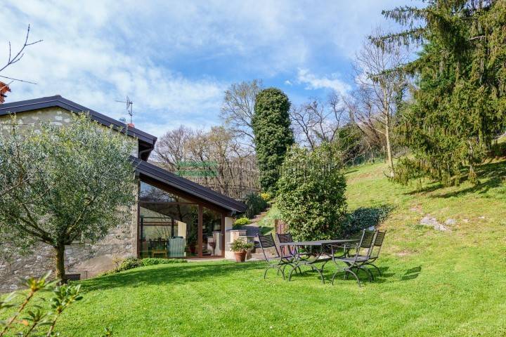 casa indipendente in vendita ad Ome