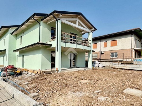casa indipendente in vendita ad Ome