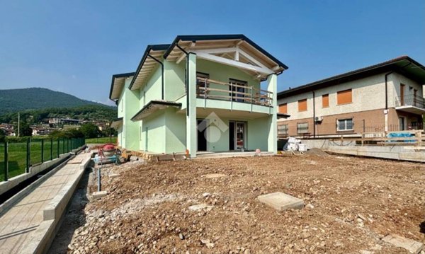 casa indipendente in vendita ad Ome