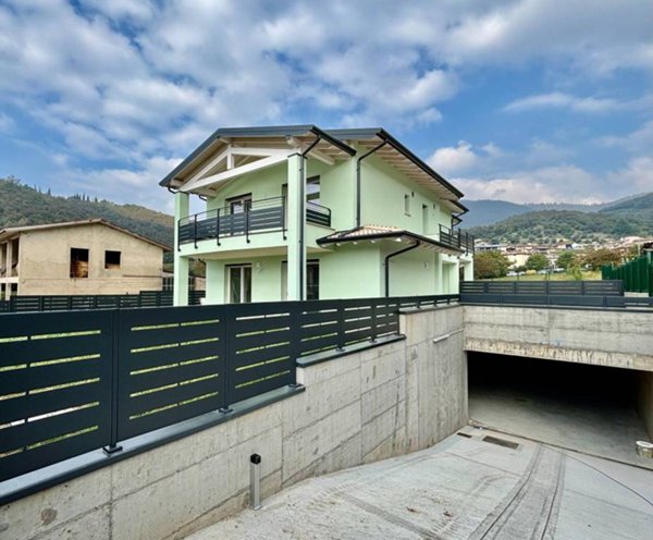 casa indipendente in vendita ad Ome