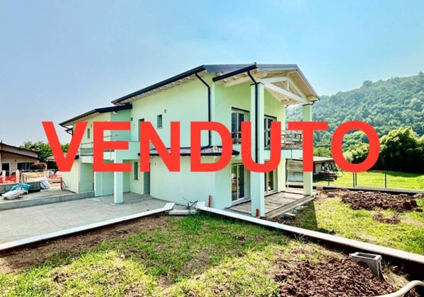 casa indipendente in vendita ad Ome