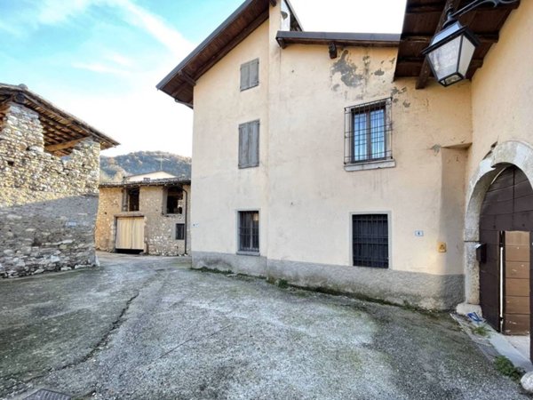 casa indipendente in vendita ad Ome