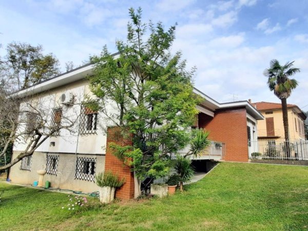 casa indipendente in vendita ad Ome