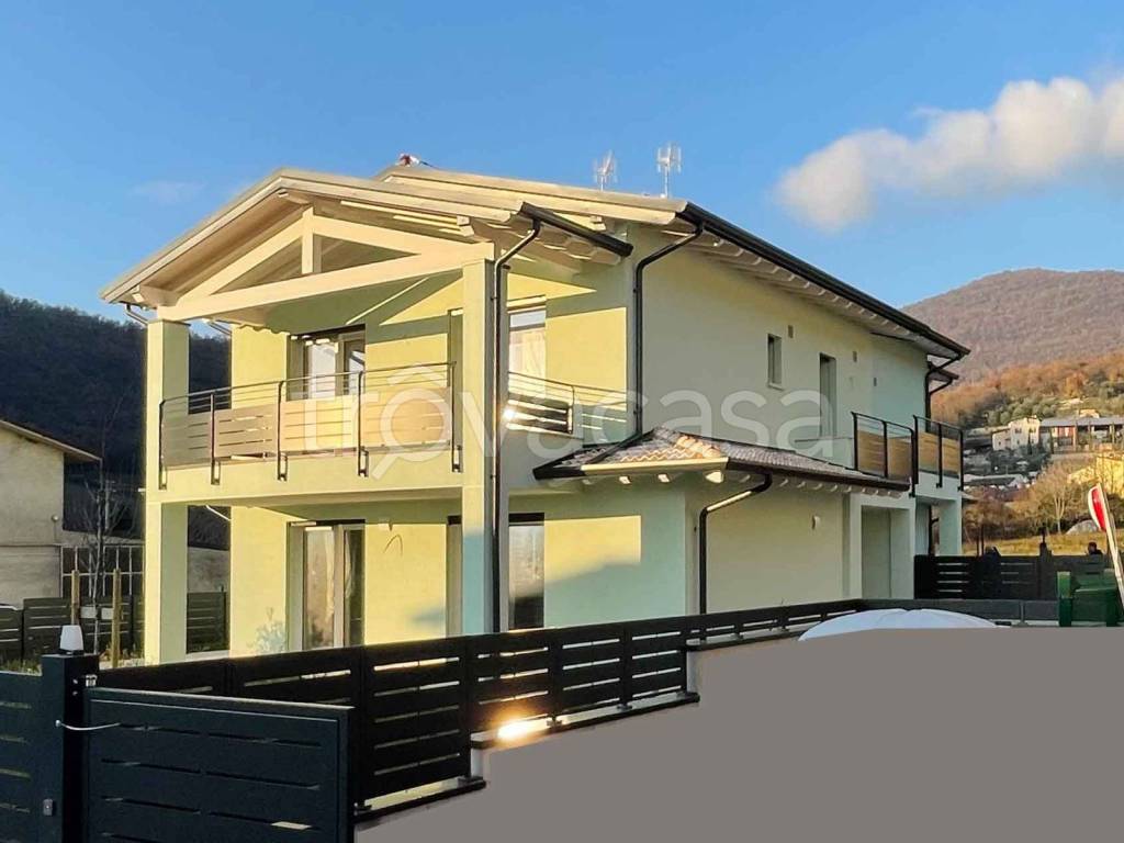 casa indipendente in vendita ad Ome