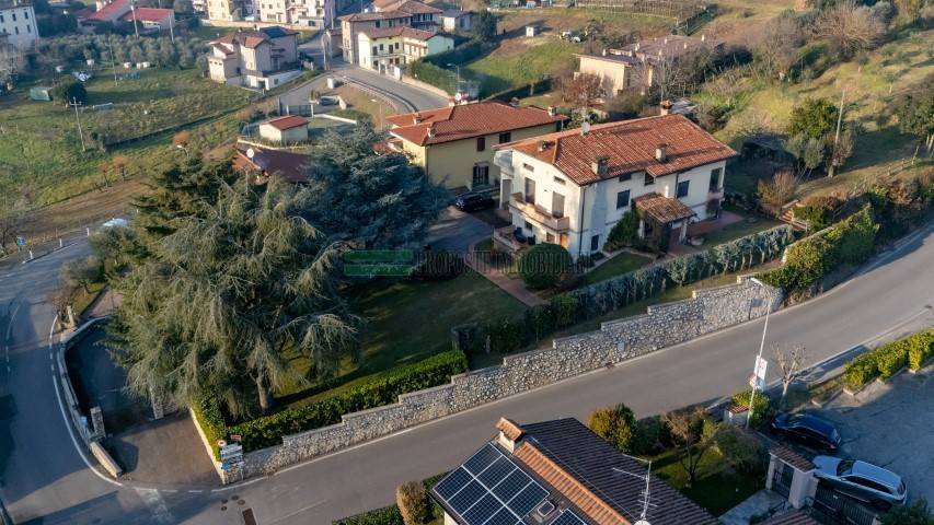 casa indipendente in vendita ad Ome