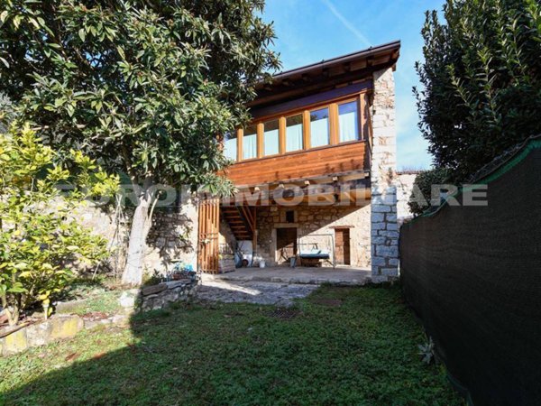 casa indipendente in vendita ad Ome