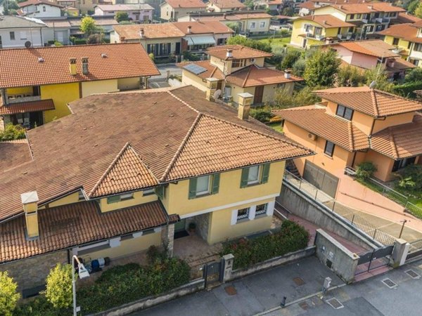 casa indipendente in vendita ad Ome