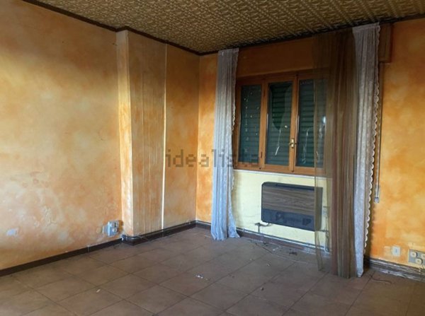 capannone in vendita ad Ome