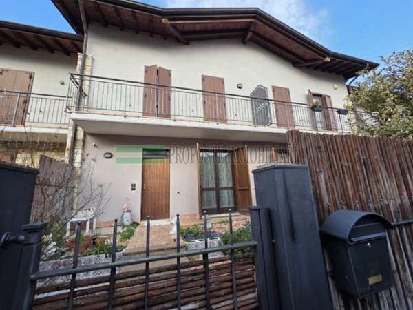 casa indipendente in vendita ad Ome