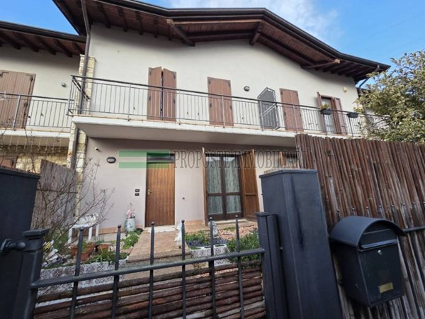 casa indipendente in vendita ad Ome