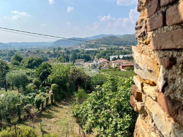 quadrivano in vendita ad Ome