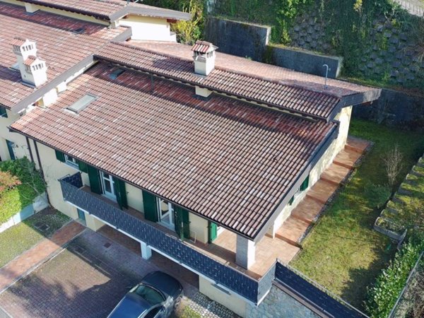 casa indipendente in vendita ad Ome