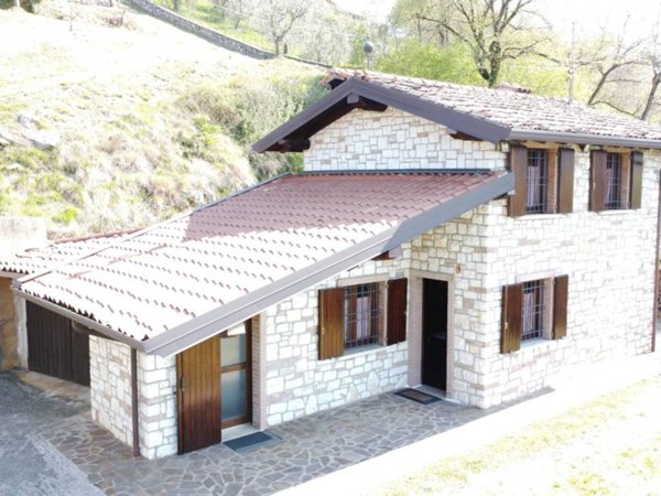 casa indipendente in vendita ad Ome