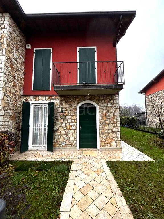 casa indipendente in vendita ad Ome