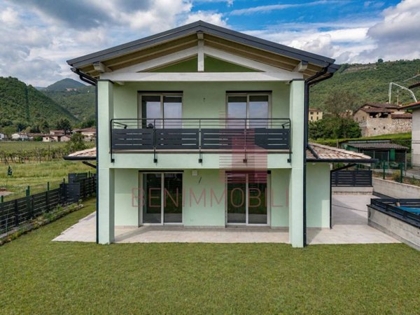 casa indipendente in vendita ad Ome