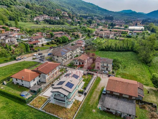 casa indipendente in vendita ad Ome