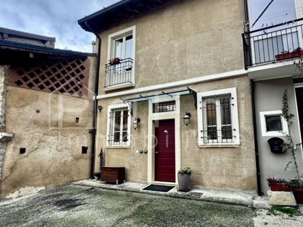 casa indipendente in vendita ad Ome