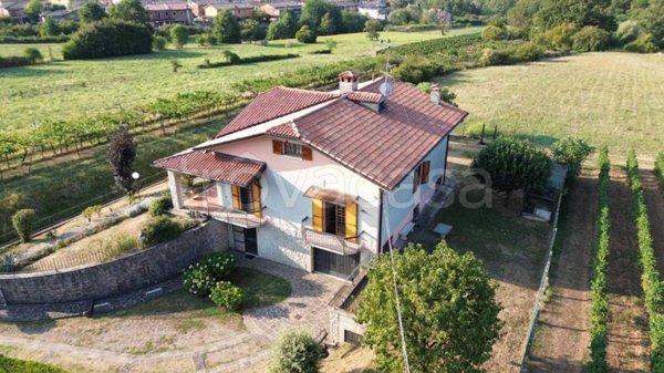 casa indipendente in vendita ad Ome
