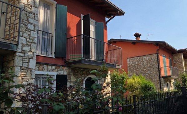 casa semindipendente in vendita ad Ome