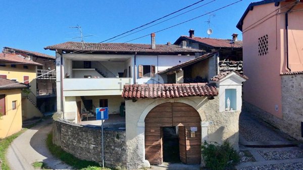 casale in vendita ad Ome