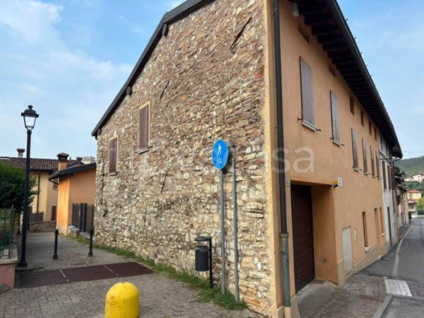 casa indipendente in vendita ad Ome