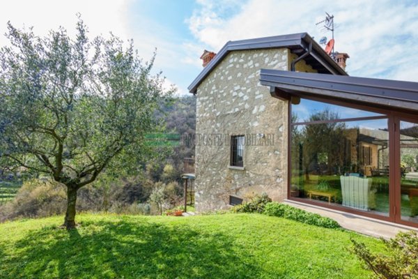 casa indipendente in vendita ad Ome