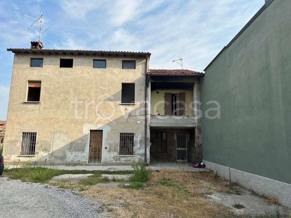 casa indipendente in vendita ad Orzinuovi in zona Coniolo