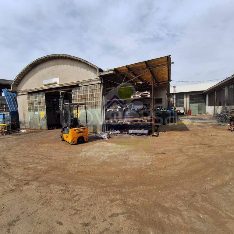 locale commerciale in vendita ad Orzinuovi