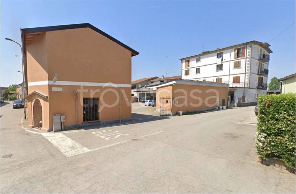 appartamento in vendita ad Orzinuovi in zona Coniolo