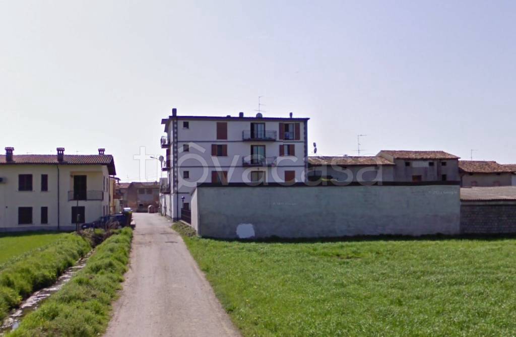 appartamento in vendita ad Orzinuovi in zona Coniolo