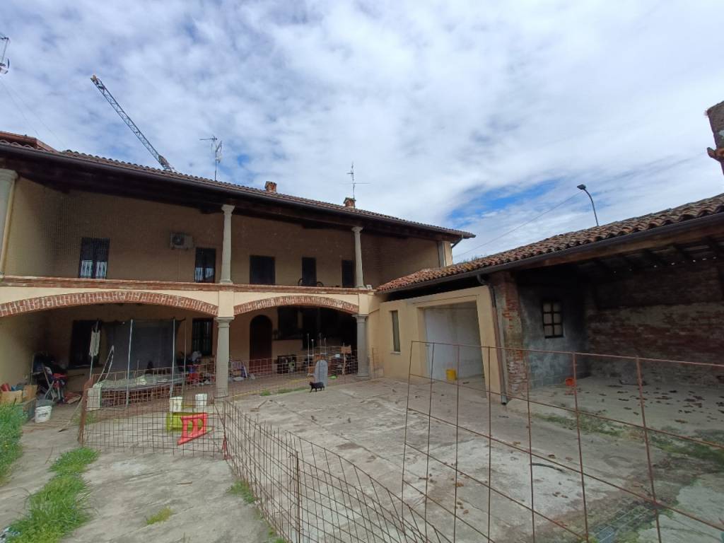 casa indipendente in vendita ad Orzinuovi in zona Coniolo
