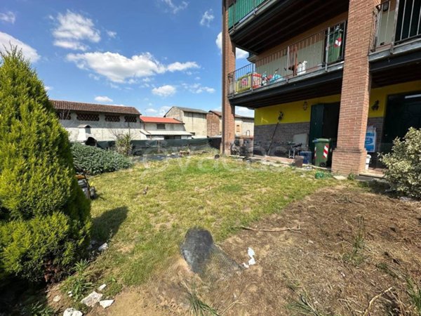 appartamento in vendita ad Orzinuovi in zona Coniolo