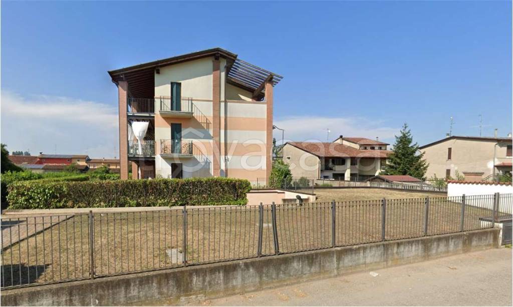 casa indipendente in vendita ad Orzinuovi in zona Coniolo