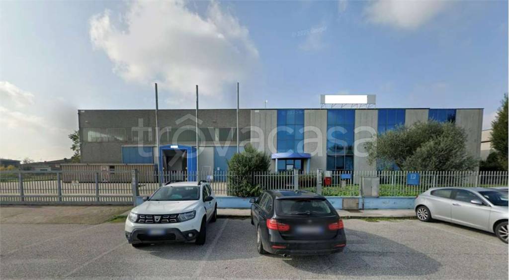 capannone in vendita ad Orzinuovi in zona Coniolo
