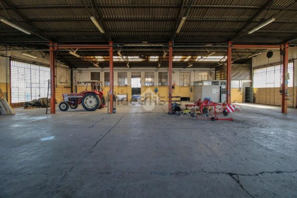 locale commerciale in vendita ad Orzinuovi