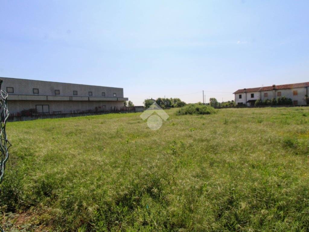 terreno edificabile in vendita ad Orzinuovi