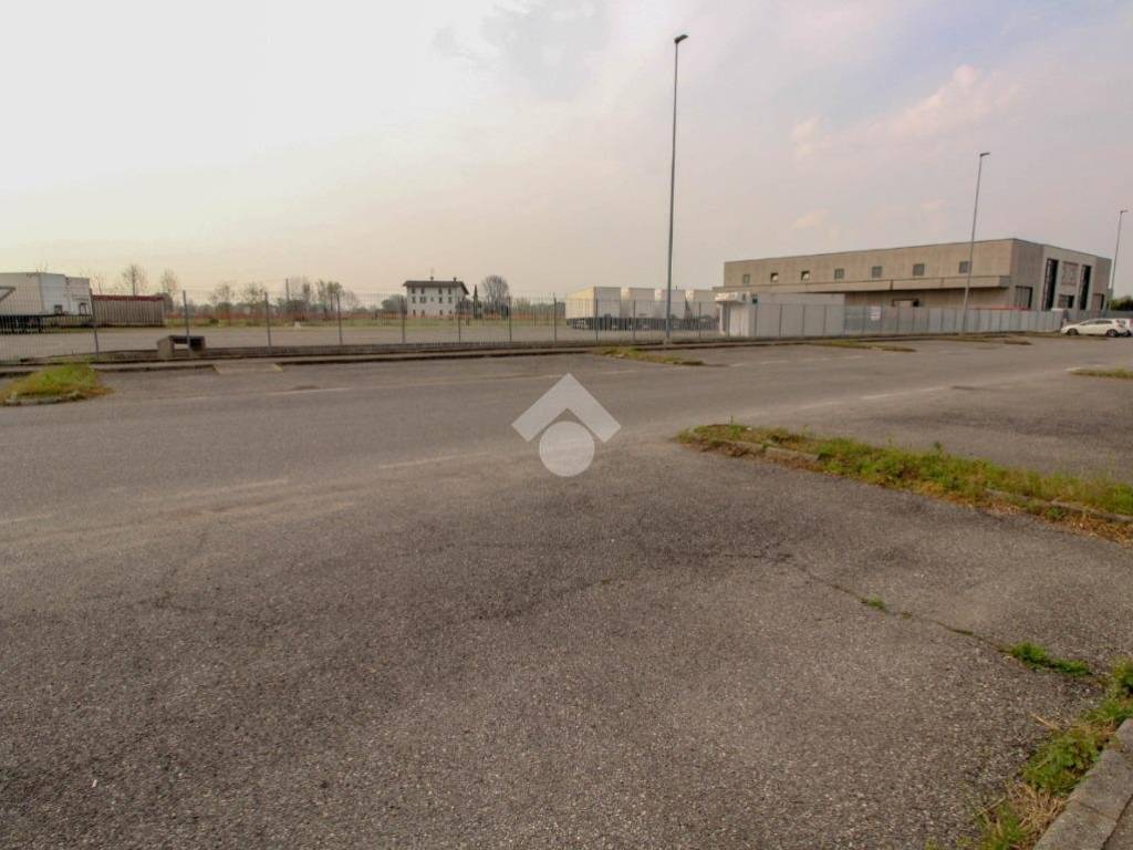 terreno edificabile in vendita ad Orzinuovi