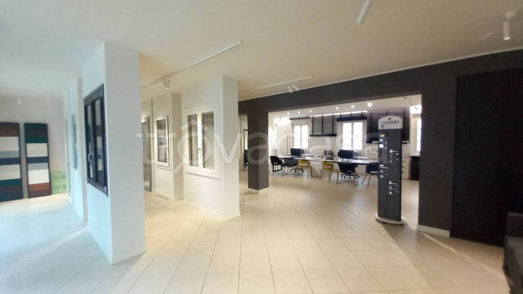 negozio in vendita ad Orzinuovi