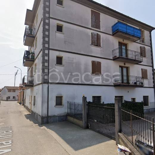 appartamento in vendita ad Orzinuovi in zona Coniolo