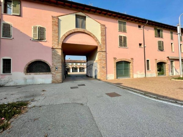 casa indipendente in vendita ad Orzinuovi in zona Ovanengo