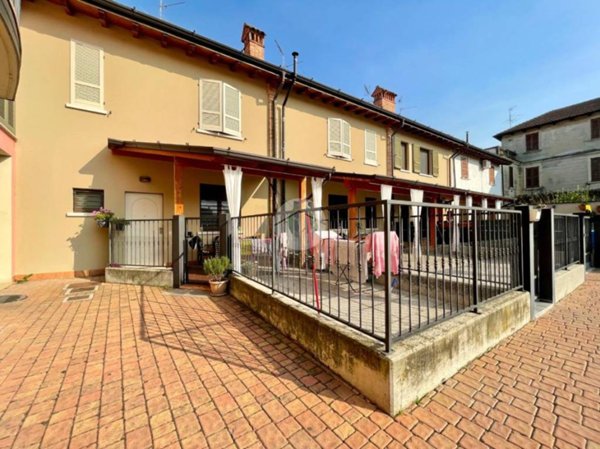 casa indipendente in vendita ad Orzinuovi in zona Ovanengo