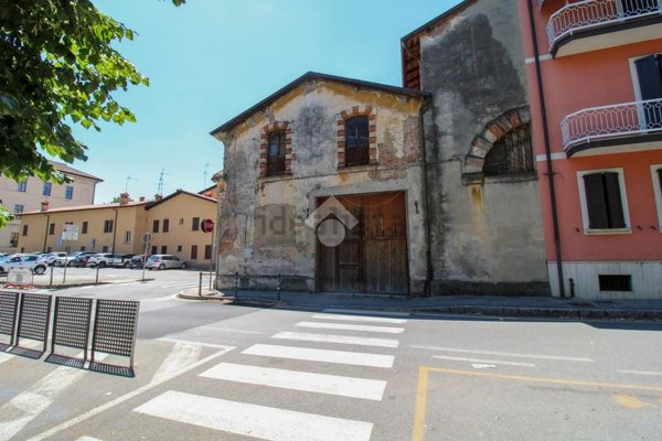 negozio in vendita ad Orzinuovi