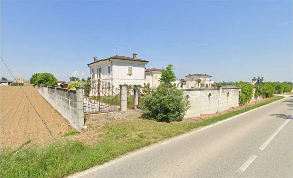 casa indipendente in vendita ad Orzinuovi in zona Coniolo