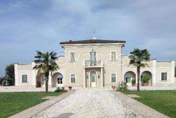 appartamento in vendita ad Orzinuovi in zona Coniolo