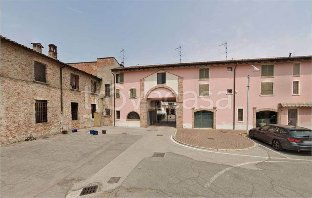 appartamento in vendita ad Orzinuovi in zona Ovanengo